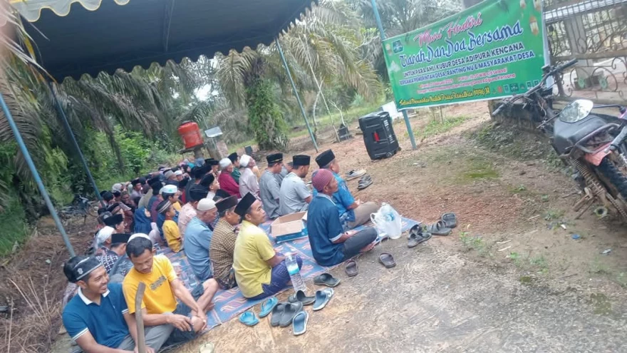 Tradisi Ziarah Kubur di Desa Adipura Kencana